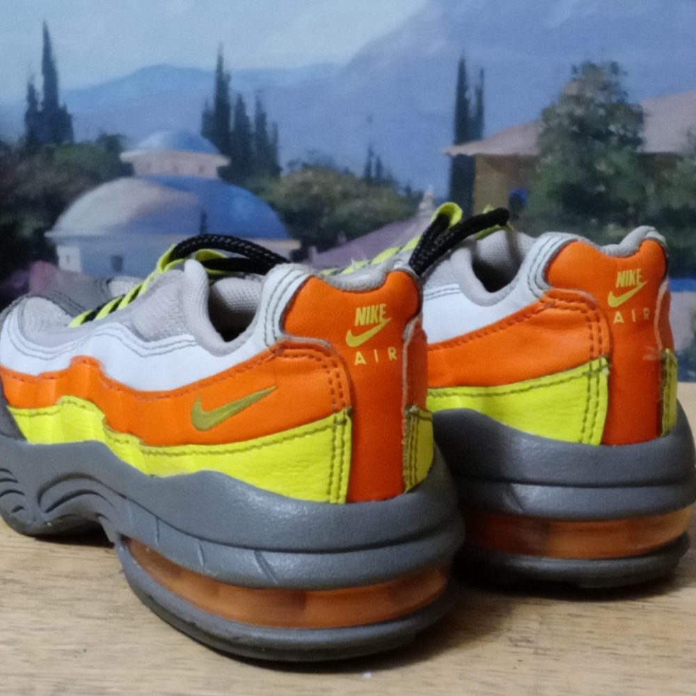 Nike Air Max 95 Kids Size 11C Dark Grey, Light Grey,Neon Green&Orange.Like🆕🚴 - Picture 10 of 15